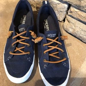Sperry boat canvas tennis shoes
